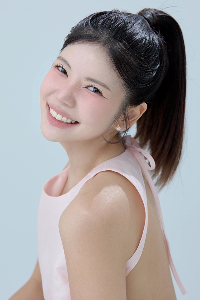 Kang Min Soo 반신1.png